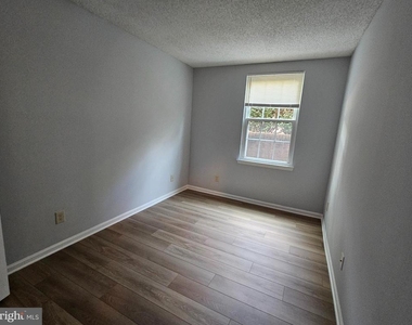 12109 Greenway Court - Photo Thumbnail 8