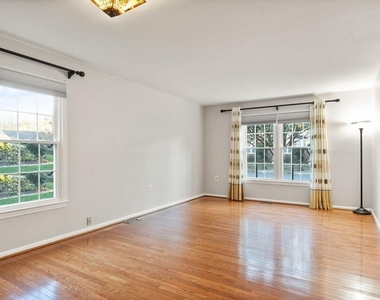 4453 Holly Avenue - Photo Thumbnail 8