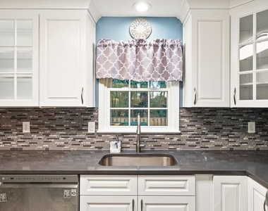 4453 Holly Avenue - Photo Thumbnail 11