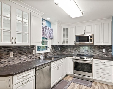 4453 Holly Avenue - Photo Thumbnail 10