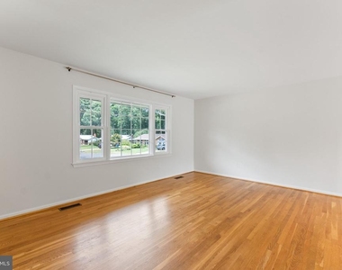 1731 Tamerisk Court - Photo Thumbnail 2