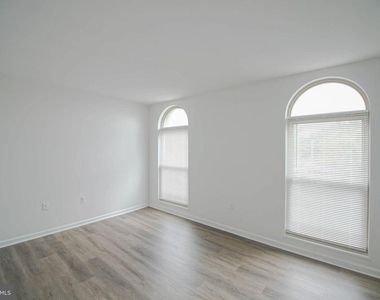 6 Canterbury Square - Photo Thumbnail 13