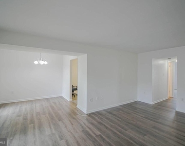 6 Canterbury Square - Photo Thumbnail 7