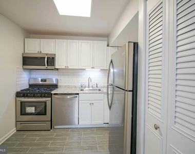 6 Canterbury Square - Photo Thumbnail 12