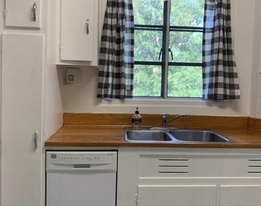 3382 Martha Custis Drive - Photo Thumbnail 9
