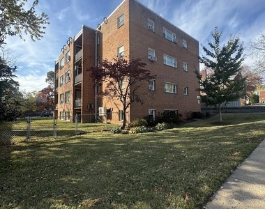 500 S Courthouse Road - Photo Thumbnail 1