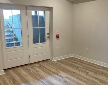 2549 N Front Street - Photo Thumbnail 6