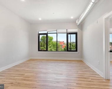 2440 Kensington Avenue - Photo Thumbnail 7