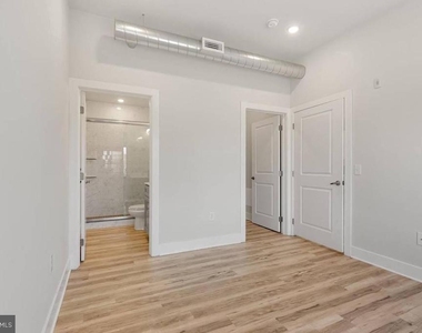 2440 Kensington Avenue - Photo Thumbnail 9