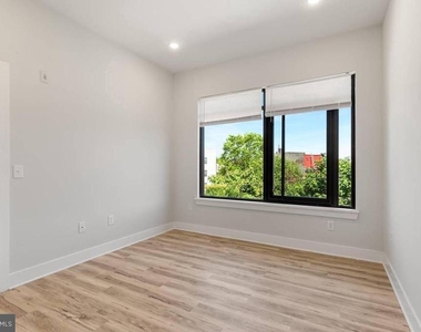 2440 Kensington Avenue - Photo Thumbnail 11