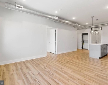 2440 Kensington Avenue - Photo Thumbnail 5