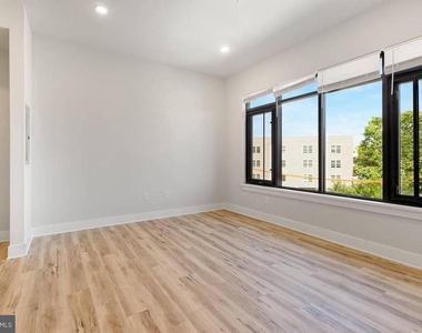 2440 Kensington Avenue - Photo Thumbnail 6