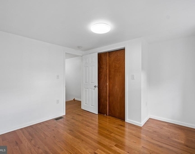 732 Dickinson Street - Photo Thumbnail 13