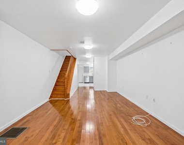 732 Dickinson Street - Photo Thumbnail 4