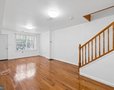 732 Dickinson Street - Photo Thumbnail 2