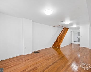 732 Dickinson Street - Photo Thumbnail 5