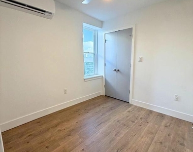914 Snyder Avenue - Photo Thumbnail 12