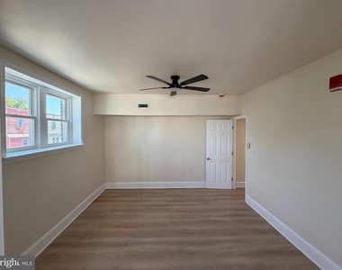 1651 W Grange Avenue - Photo Thumbnail 9