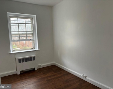 676 Perth Place - Photo Thumbnail 8
