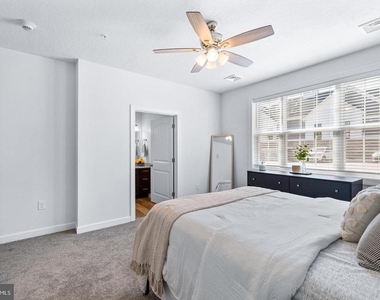 960 Setting Sun Ln - Photo Thumbnail 8