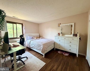 5215 Ravens Crest Drive - Photo Thumbnail 8