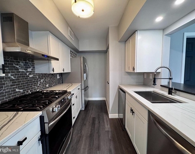 1403 Roberts Way - Photo Thumbnail 7