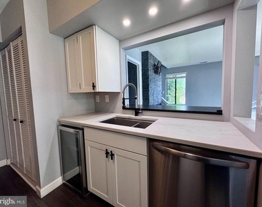 1403 Roberts Way - Photo Thumbnail 9