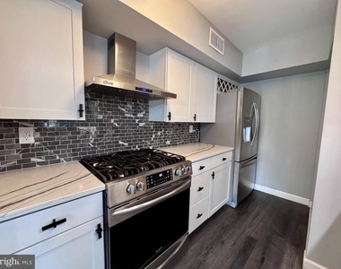 1403 Roberts Way - Photo Thumbnail 8