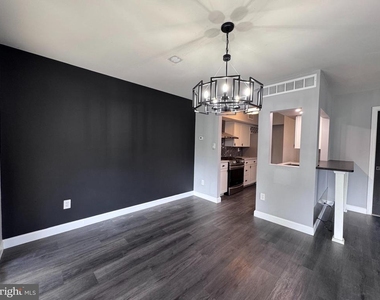 1403 Roberts Way - Photo Thumbnail 5