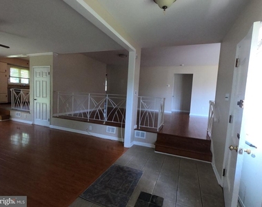 436 S Suffolk Drive - Photo Thumbnail 2