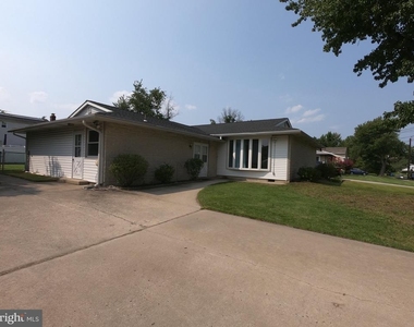 436 S Suffolk Drive - Photo Thumbnail 10