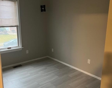 2418 York Road - Photo Thumbnail 13