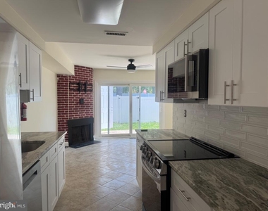 220 Deerpark Court - Photo Thumbnail 6