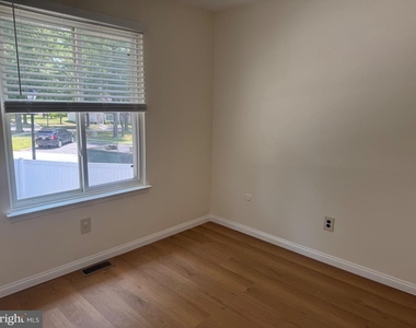 220 Deerpark Court - Photo Thumbnail 22