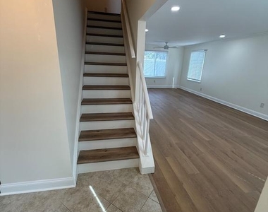 220 Deerpark Court - Photo Thumbnail 13