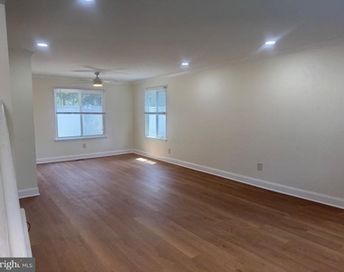 220 Deerpark Court - Photo Thumbnail 3