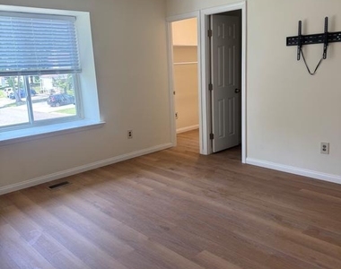 220 Deerpark Court - Photo Thumbnail 14
