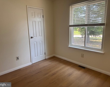 220 Deerpark Court - Photo Thumbnail 23