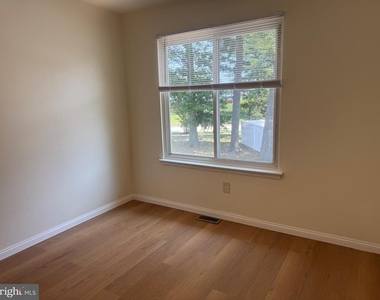 220 Deerpark Court - Photo Thumbnail 21