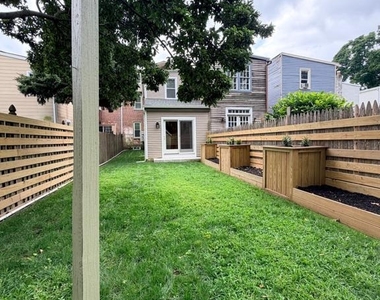 121 E Union Street - Photo Thumbnail 14