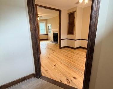 121 E Union Street - Photo Thumbnail 1