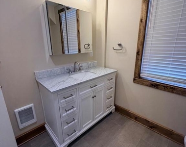 121 E Union Street - Photo Thumbnail 22