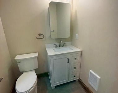 121 E Union Street - Photo Thumbnail 34
