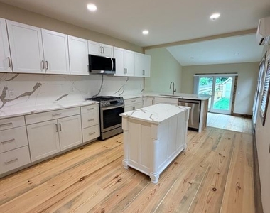121 E Union Street - Photo Thumbnail 9