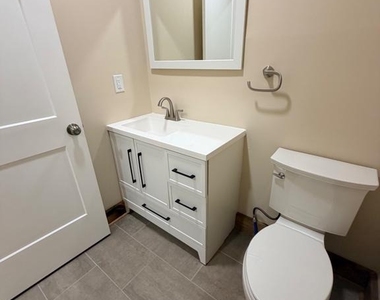 121 E Union Street - Photo Thumbnail 7