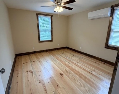 121 E Union Street - Photo Thumbnail 18