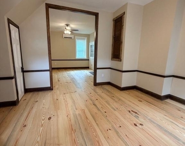 121 E Union Street - Photo Thumbnail 3
