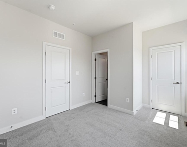 16130 Hyde Park Place - Photo Thumbnail 18