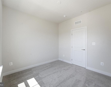 16130 Hyde Park Place - Photo Thumbnail 17