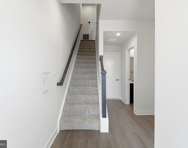 16130 Hyde Park Place - Photo Thumbnail 4